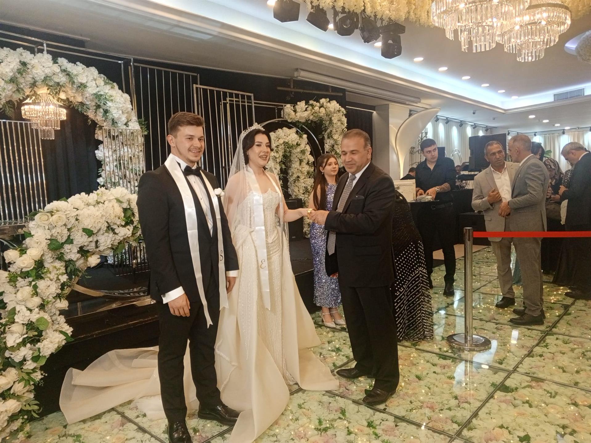 İki Köklü Aileyi Birleştiren Düğün: Sena & Emre