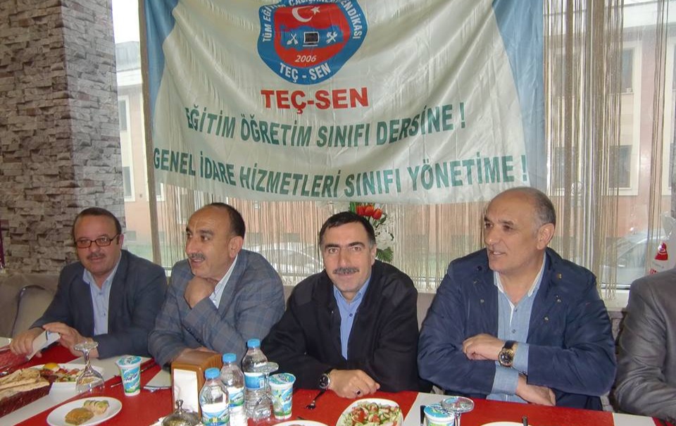Tüm Eğitim Çalışanları Sendikası (TEÇ-SEN) Ağrı Şubesi üyeleri yemekte buluştu.