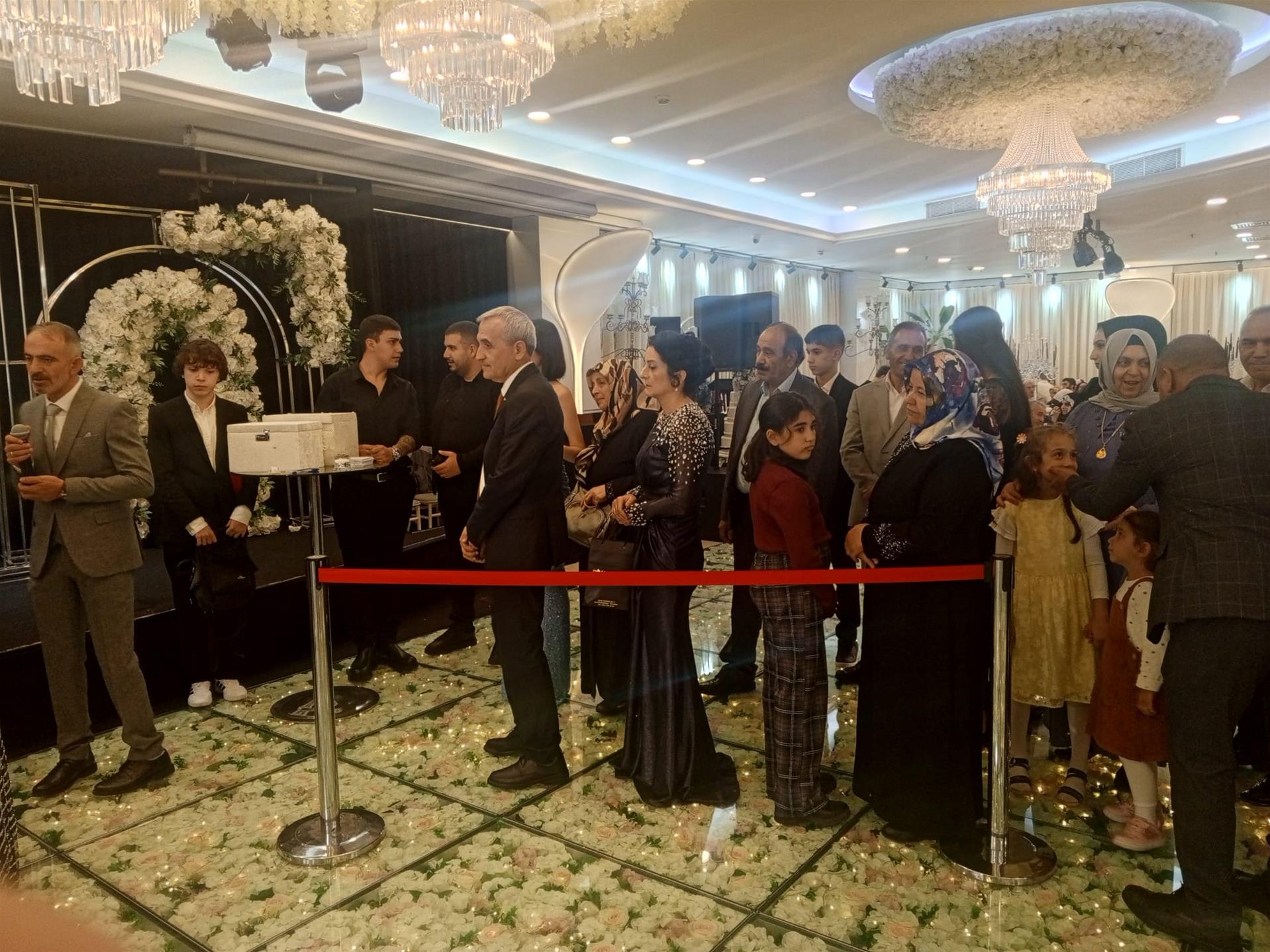 İki Köklü Aileyi Birleştiren Düğün: Sena & Emre