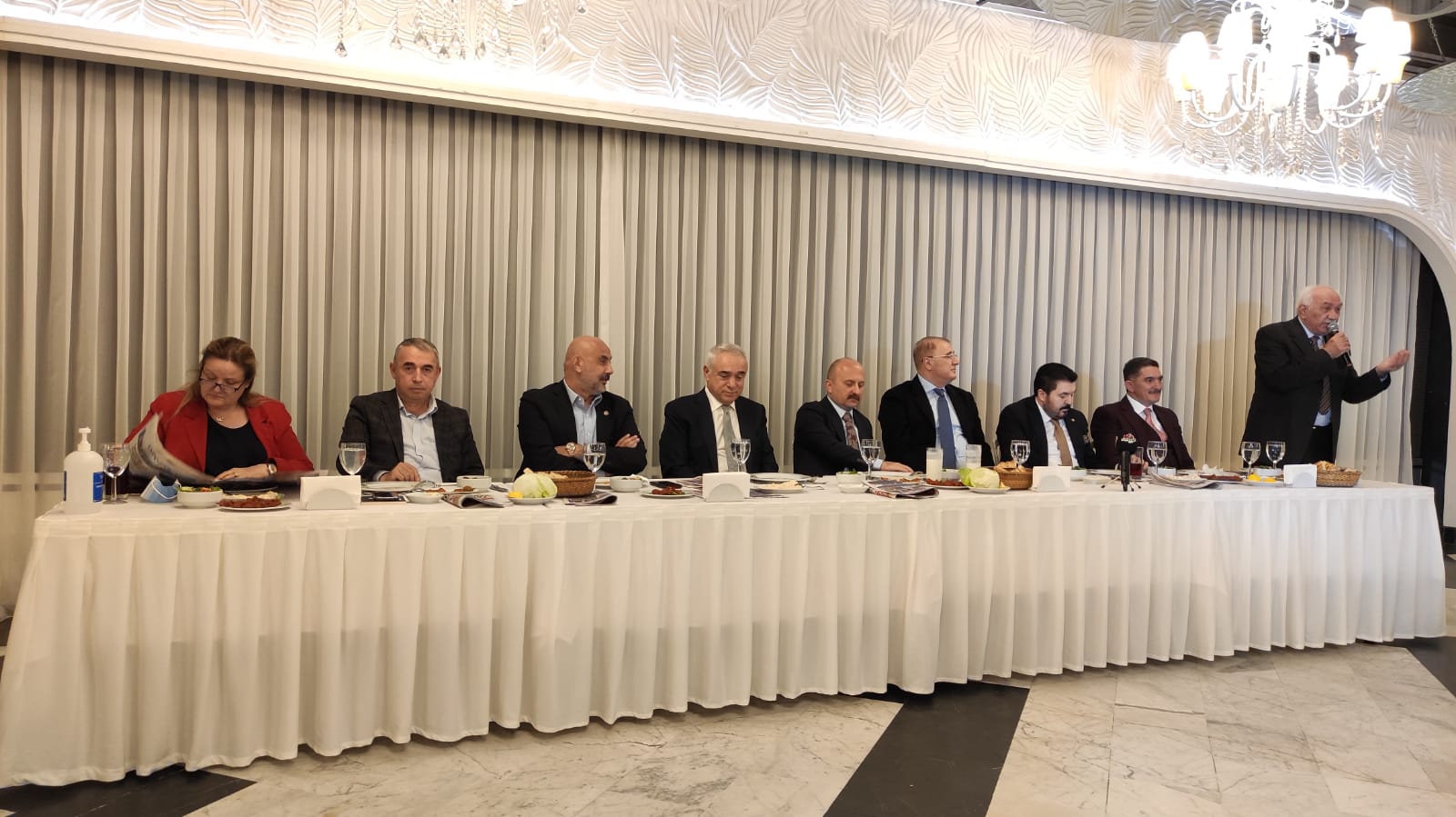 AĞRILI İŞ ADAMLARINA ÇAĞRI: AĞRI’YA SAHİP ÇIKALIM