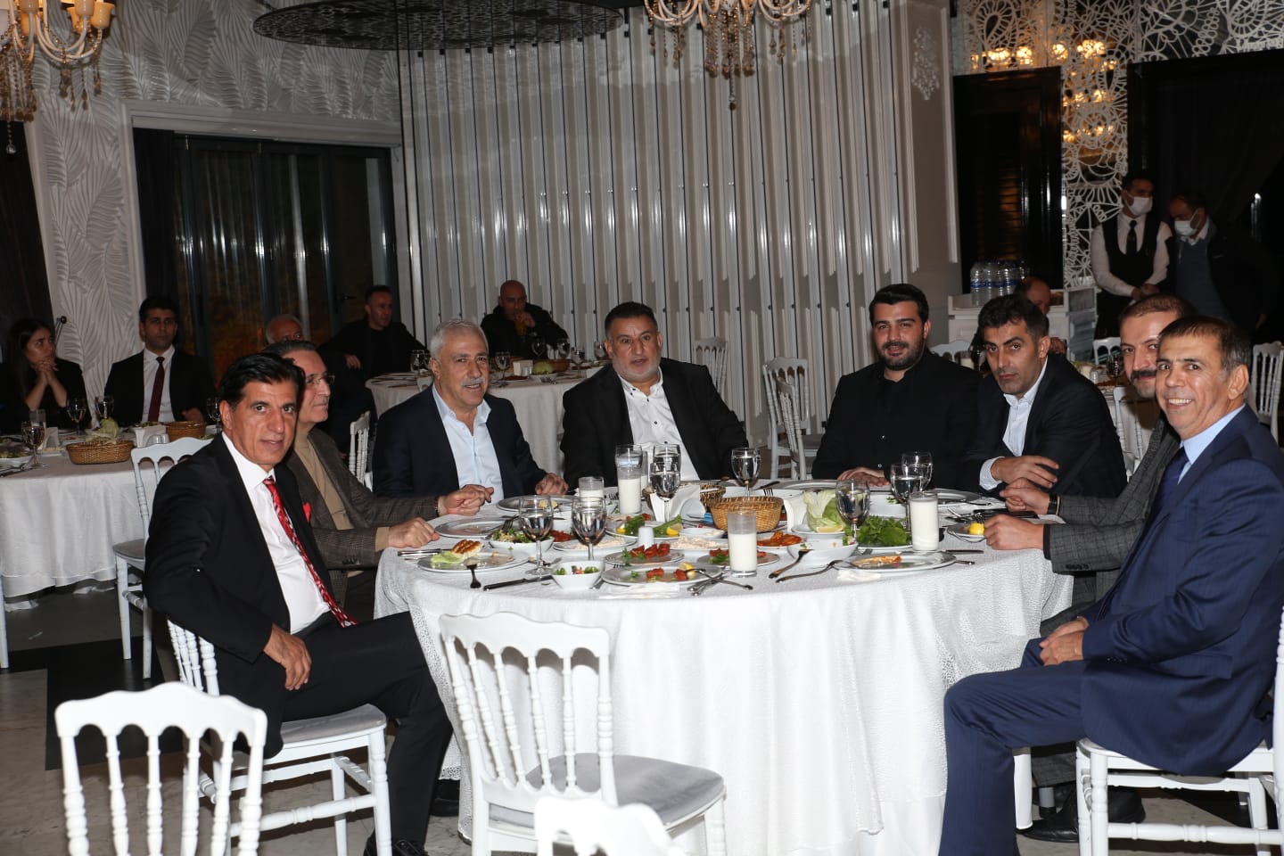 AĞRILI İŞ ADAMLARINA ÇAĞRI: AĞRI’YA SAHİP ÇIKALIM