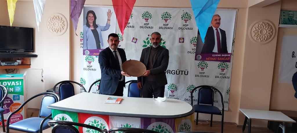 KADİR DEMİR HEMŞERİLERİNİ MİSAFİR ETTİ.