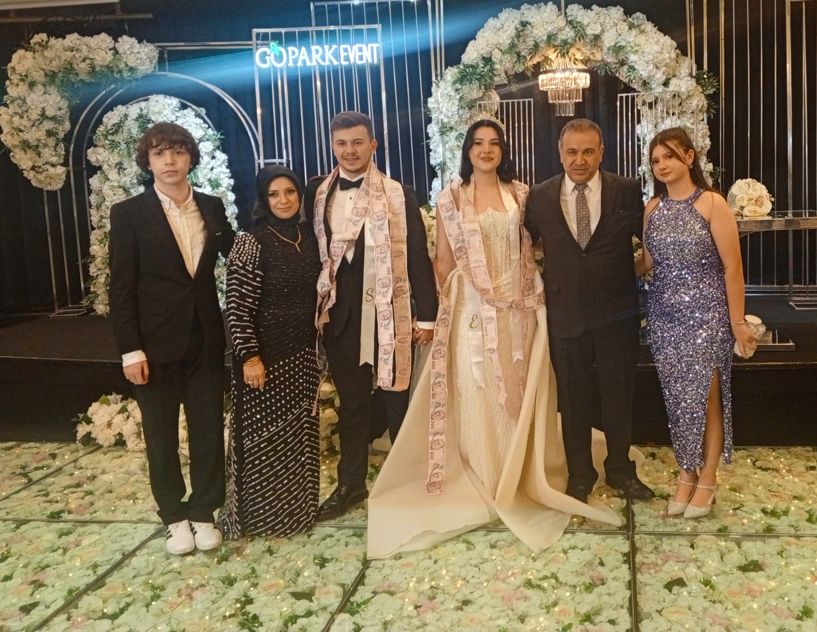 İki Köklü Aileyi Birleştiren Düğün: Sena & Emre