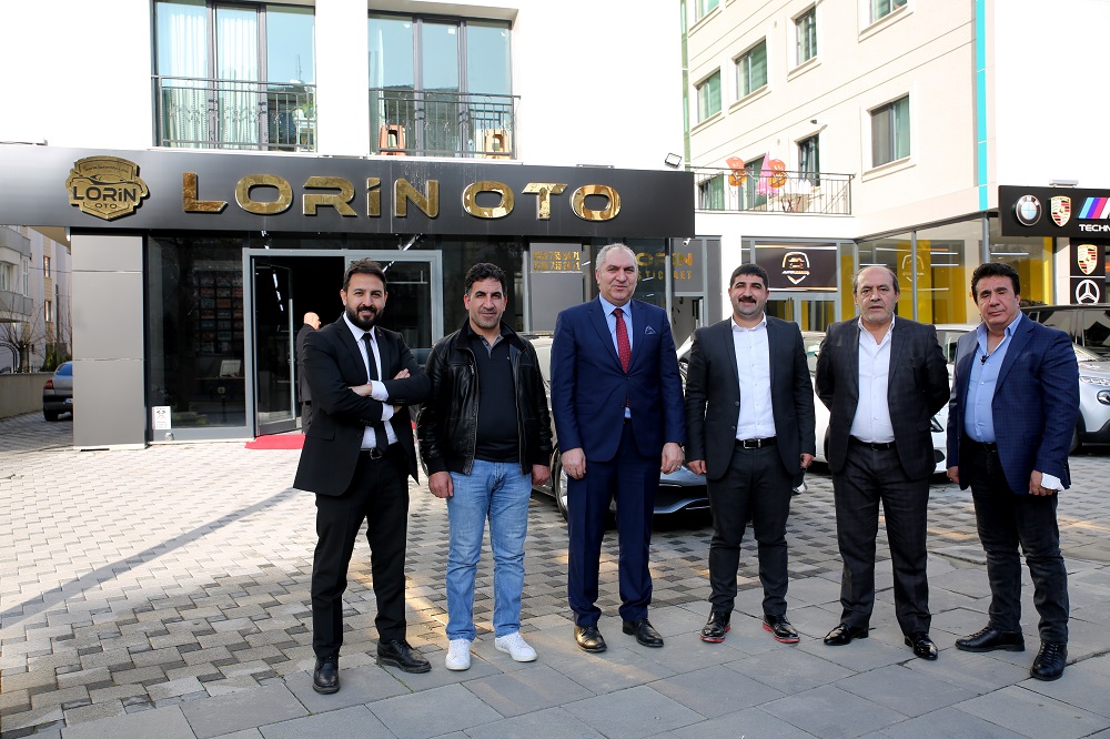 TAŞDEMİR YILDIRIM'A PLAKETİNİ TAKDİM ETTİ