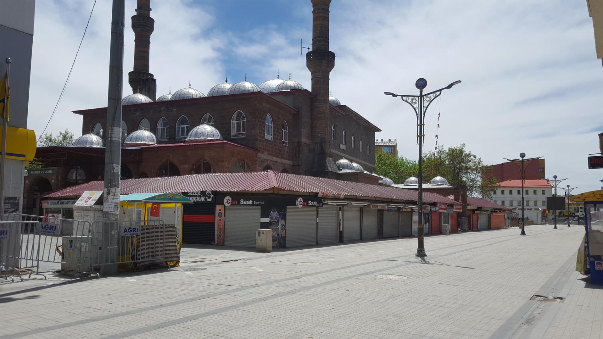 Ağrı'da yasağın ardından cadde ve sokaklar sessiz…
