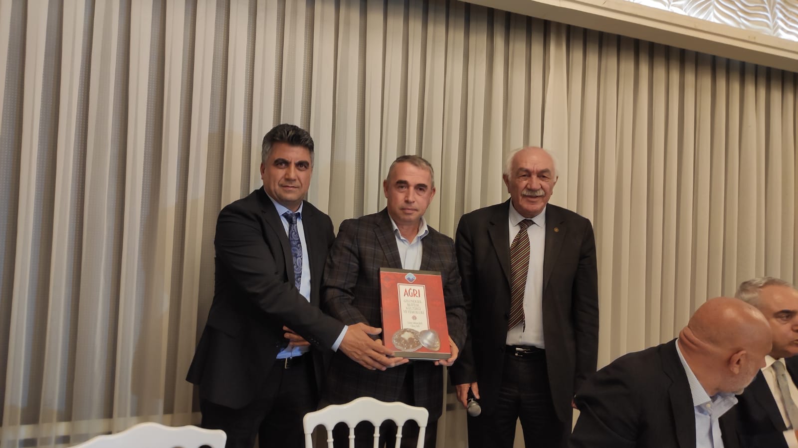 AĞRILI İŞ ADAMLARINA ÇAĞRI: AĞRI’YA SAHİP ÇIKALIM