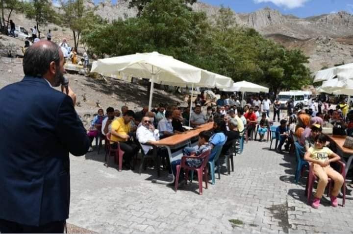 XANİ TORUNLARI DOĞUBAYAZITTA BULUŞTU.