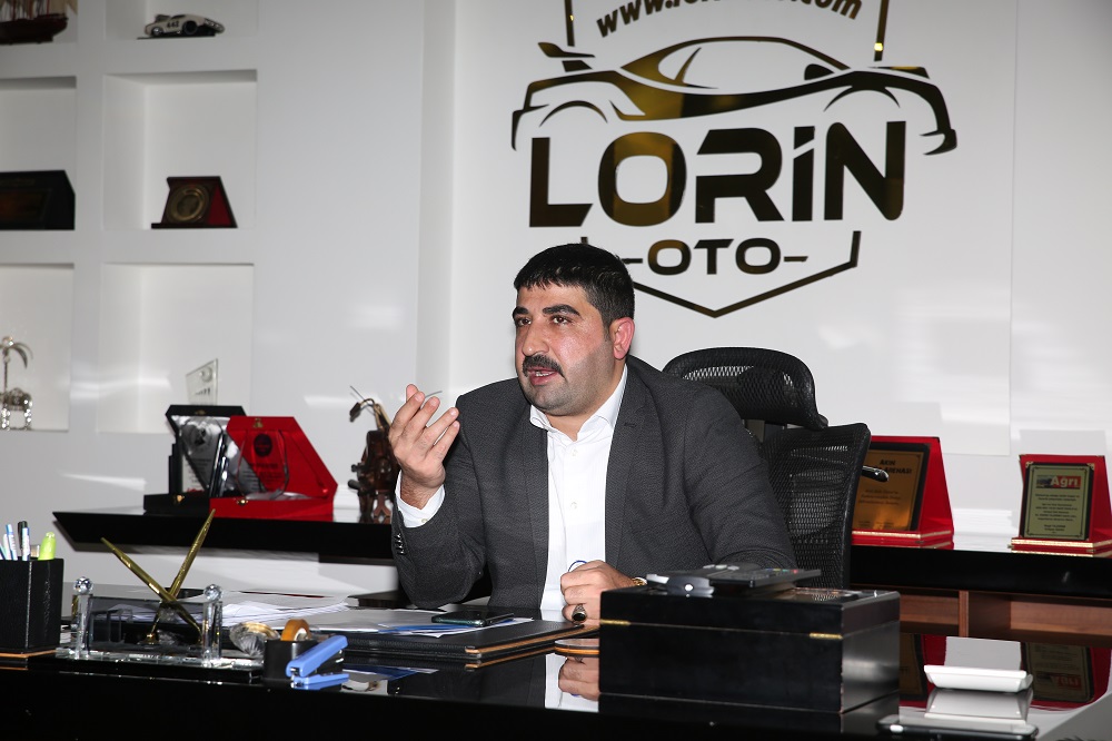 TAŞDEMİR YILDIRIM'A PLAKETİNİ TAKDİM ETTİ