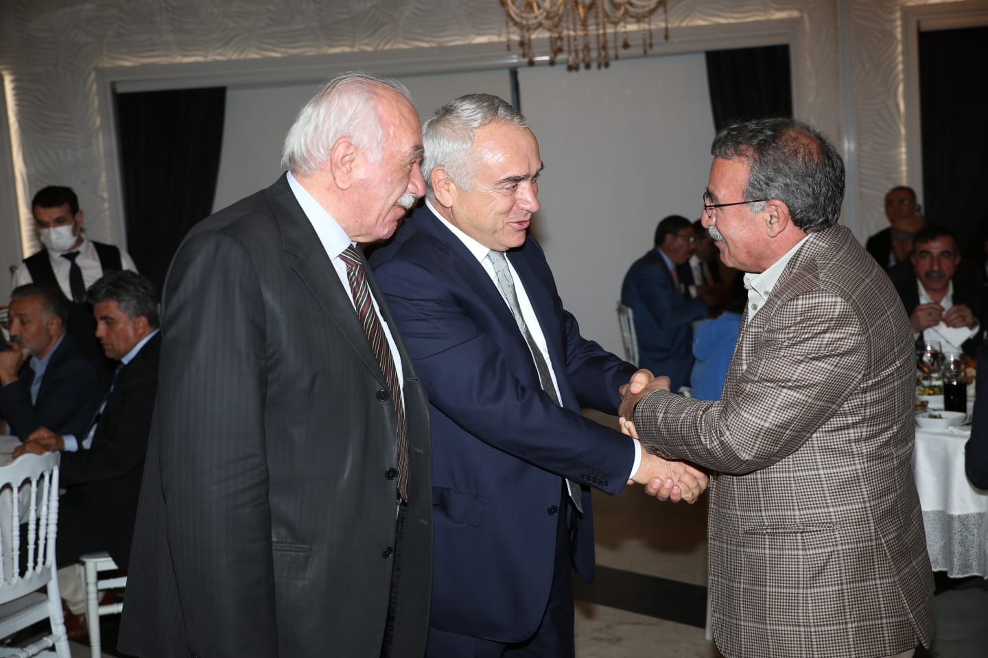 AĞRILI İŞ ADAMLARINA ÇAĞRI: AĞRI’YA SAHİP ÇIKALIM