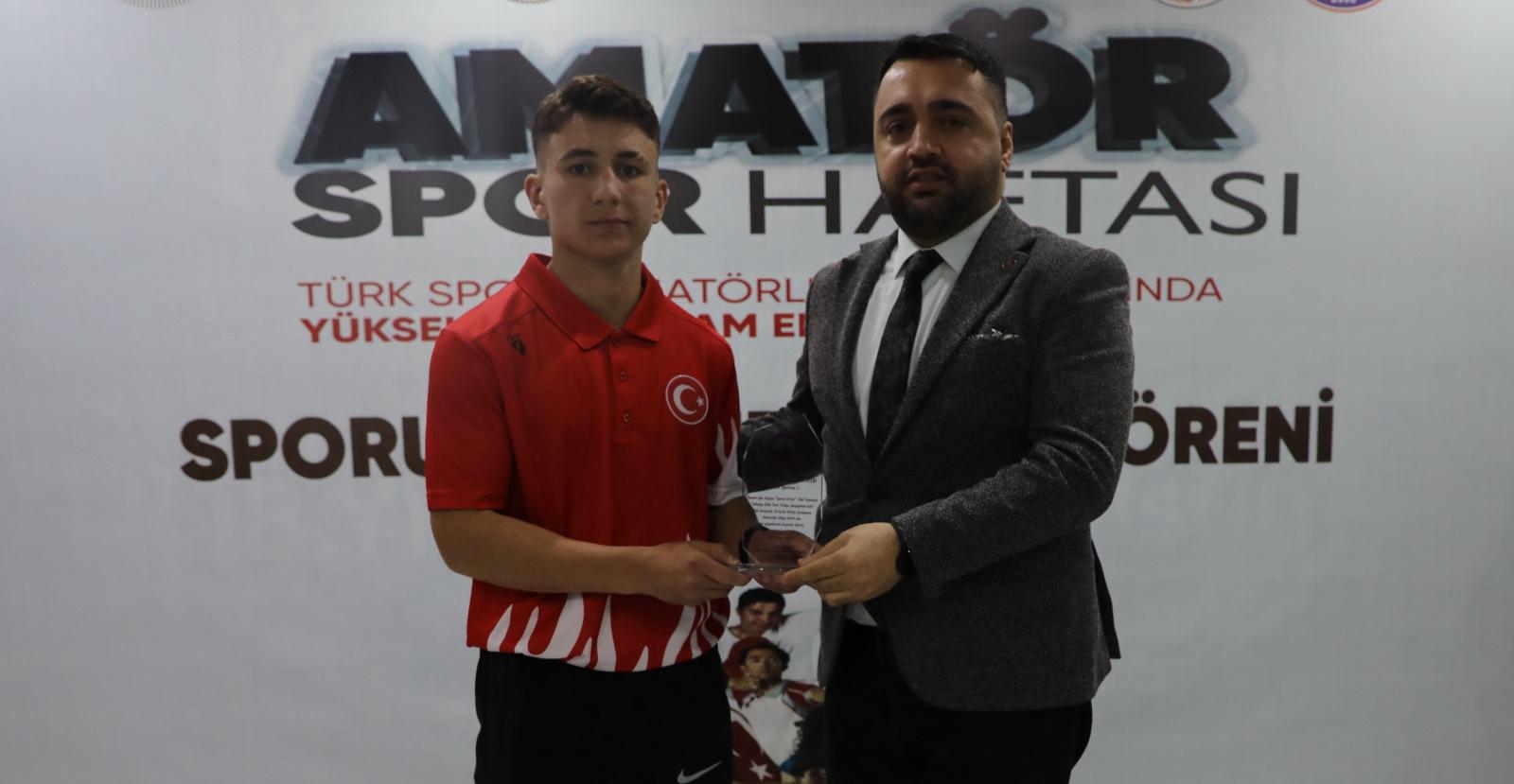 AĞRI’DA AMATÖR SPORUN ENLERİ ÖDÜL TÖRENİ GERÇEKLEŞTİRİLDİ