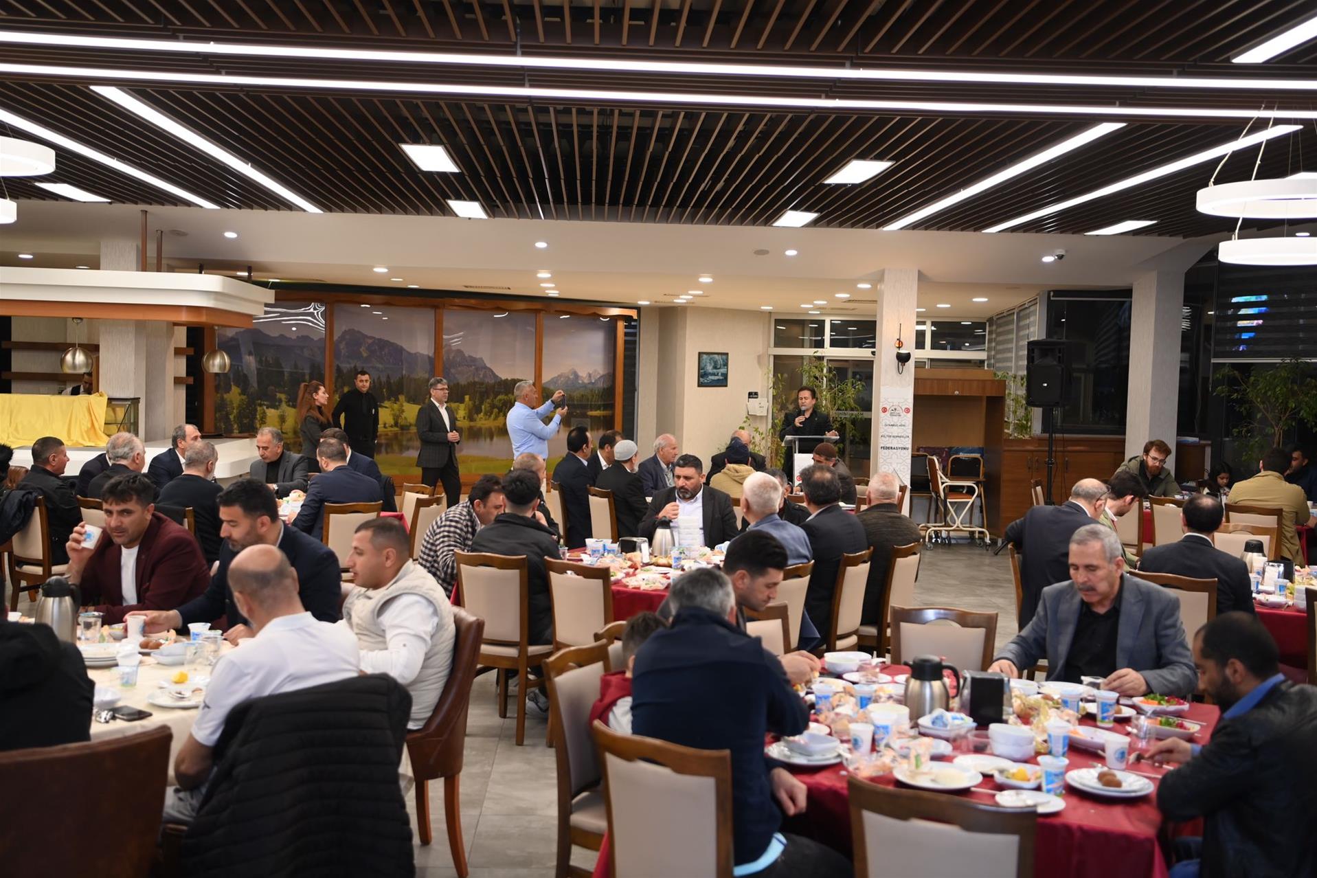 İstanbul Ağrı Kültür Dernekleri Federasyonu Geleneksel İftarı Tuzla Ayyıldız Sosyal Tesislerinde gerçekleşti.