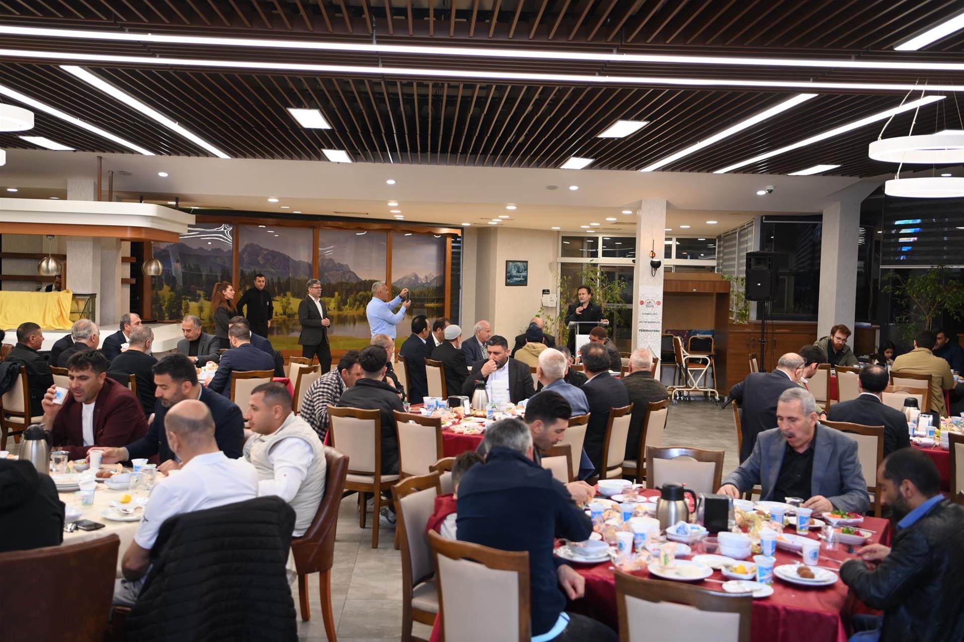 İstanbul Ağrı Kültür Dernekleri Federasyonu Geleneksel İftarı Tuzla Ayyıldız Sosyal Tesislerinde gerçekleşti.