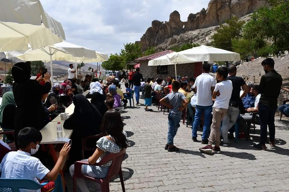 XANİ TORUNLARI DOĞUBAYAZITTA BULUŞTU.