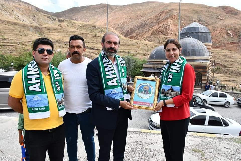 XANİ TORUNLARI DOĞUBAYAZITTA BULUŞTU.