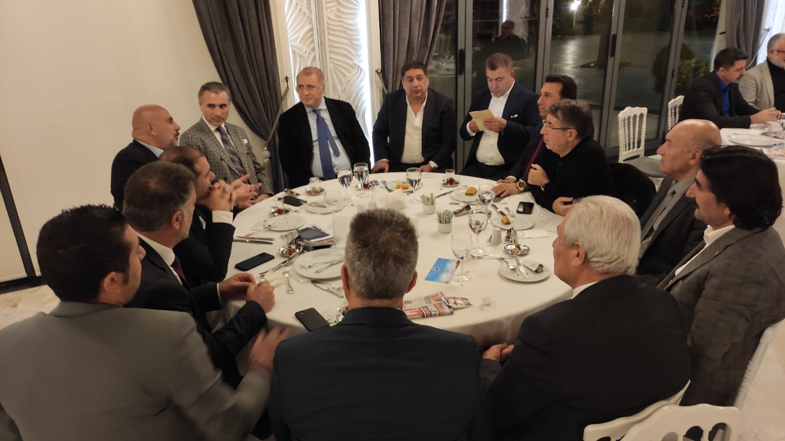 AĞRILI İŞ ADAMLARINA ÇAĞRI: AĞRI’YA SAHİP ÇIKALIM