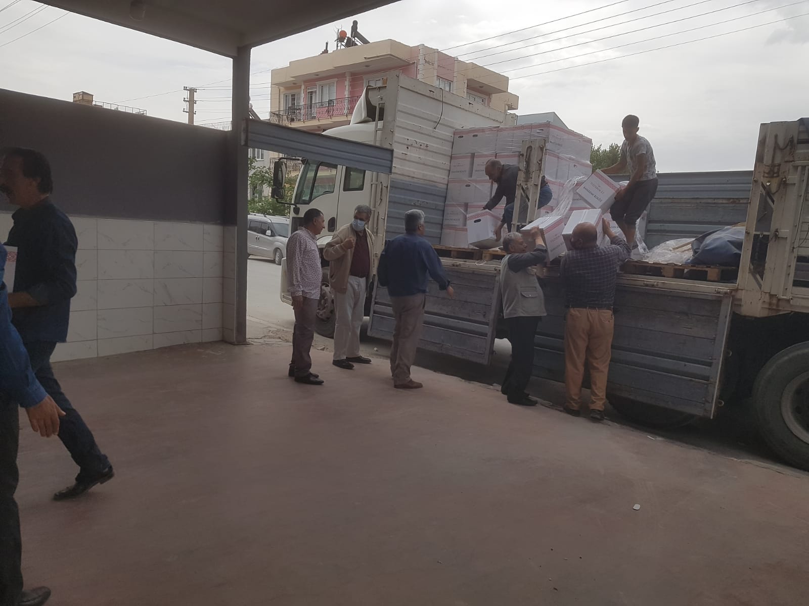 DENİZLİ AĞRILILAR YARDIMLAŞMA VE DAYANIŞMA DERNEĞİ RAMAZAN AYINDA KOLİ YARDIMI YAPTI