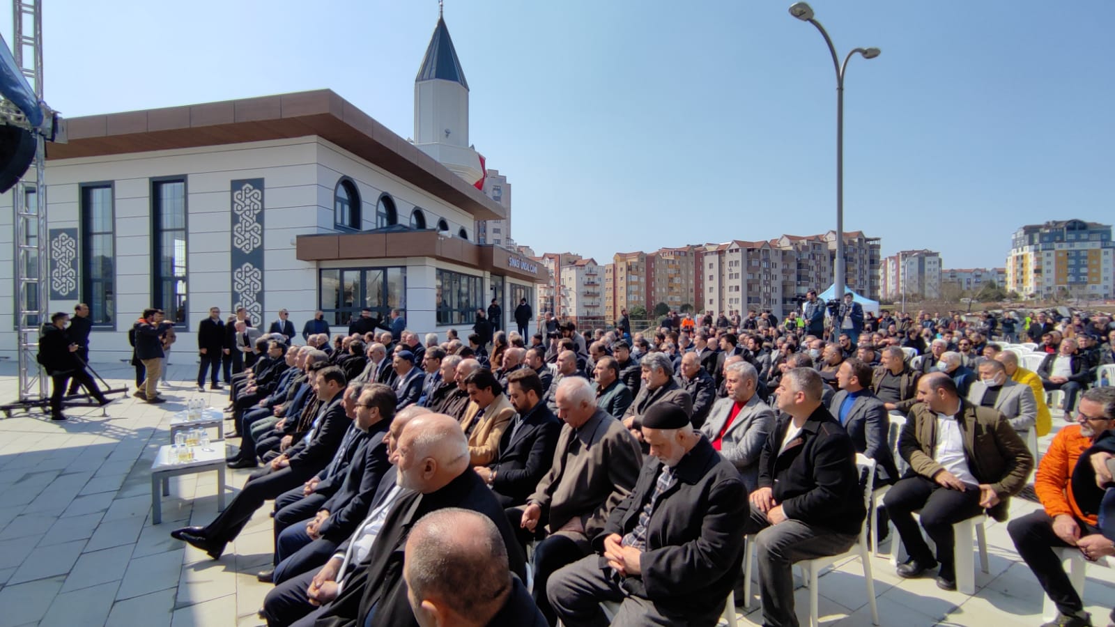 AĞRILI HAYIRSEVER ŞİNASİ ÜNSAL YARDIMLARINA DEVAM EDİYOR