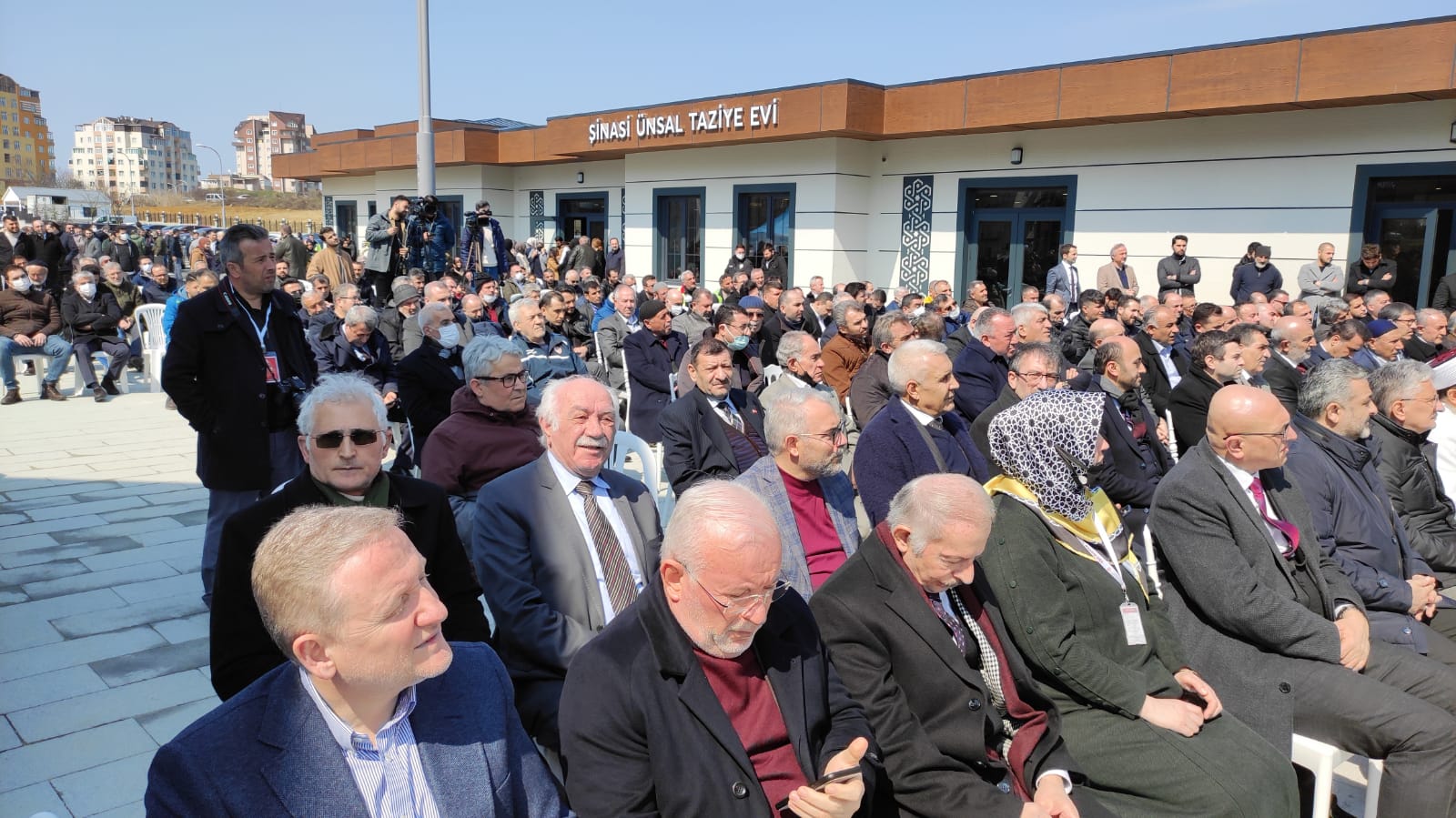 AĞRILI HAYIRSEVER ŞİNASİ ÜNSAL YARDIMLARINA DEVAM EDİYOR