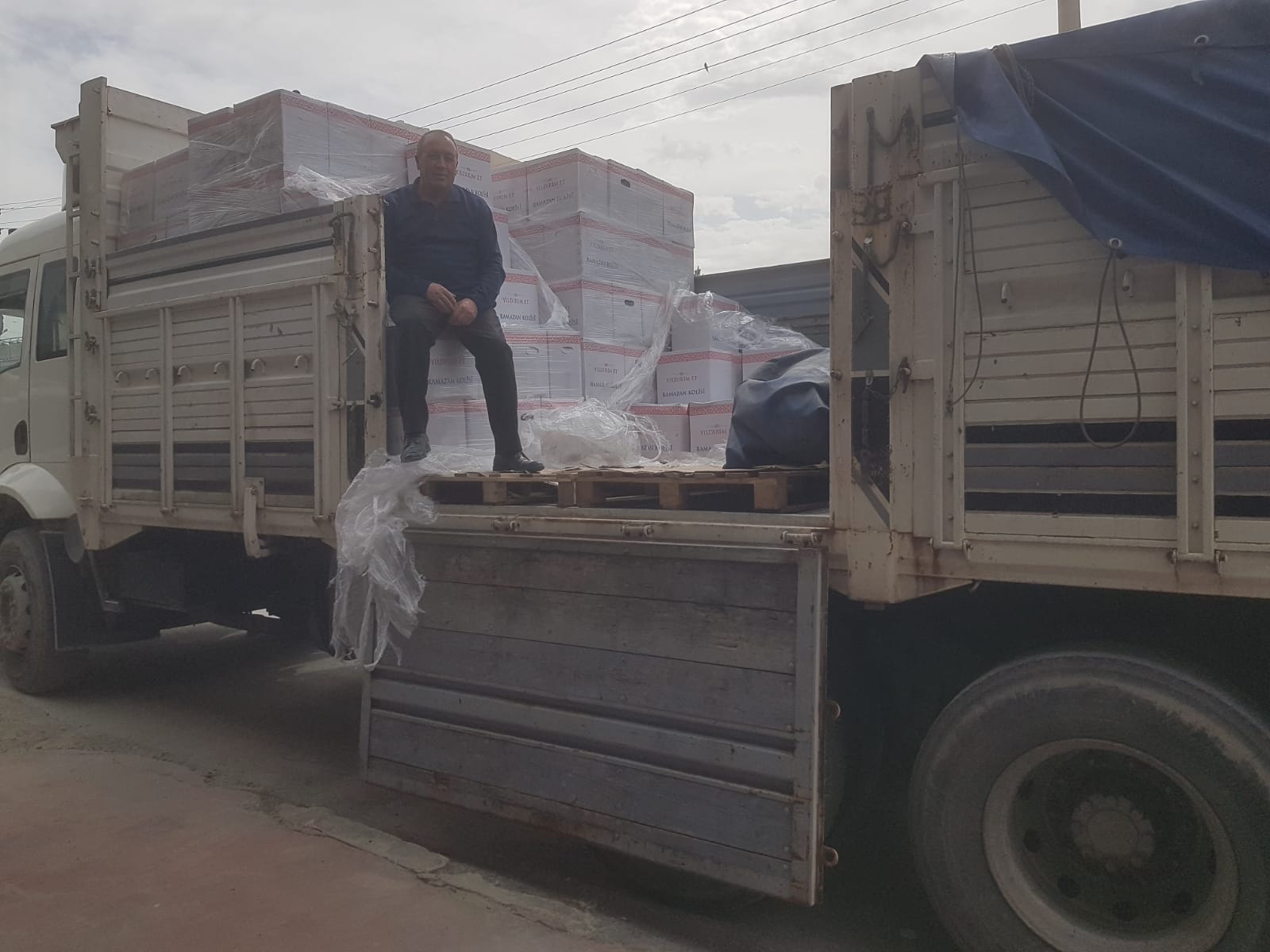 DENİZLİ AĞRILILAR YARDIMLAŞMA VE DAYANIŞMA DERNEĞİ RAMAZAN AYINDA KOLİ YARDIMI YAPTI