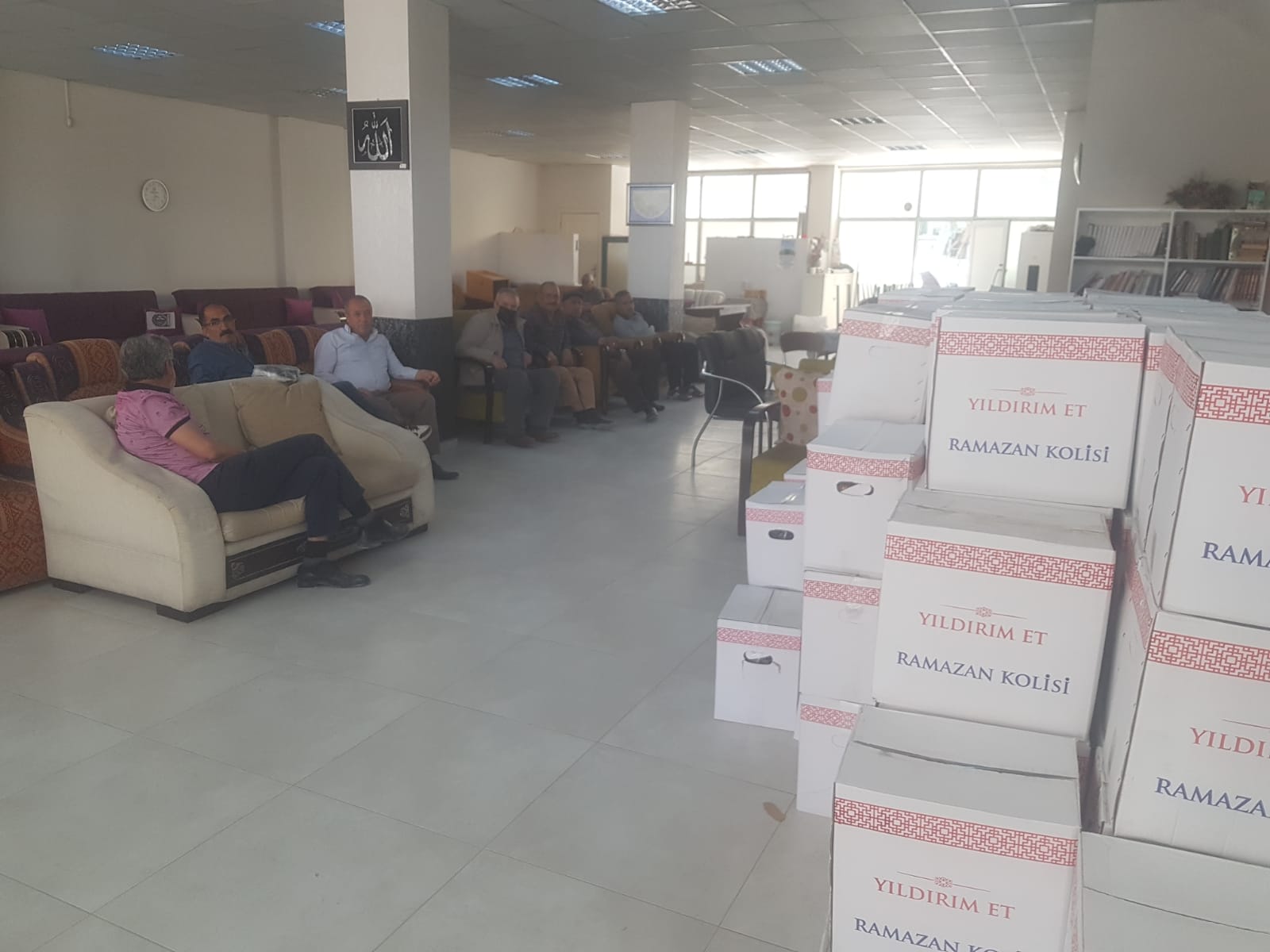 DENİZLİ AĞRILILAR YARDIMLAŞMA VE DAYANIŞMA DERNEĞİ RAMAZAN AYINDA KOLİ YARDIMI YAPTI