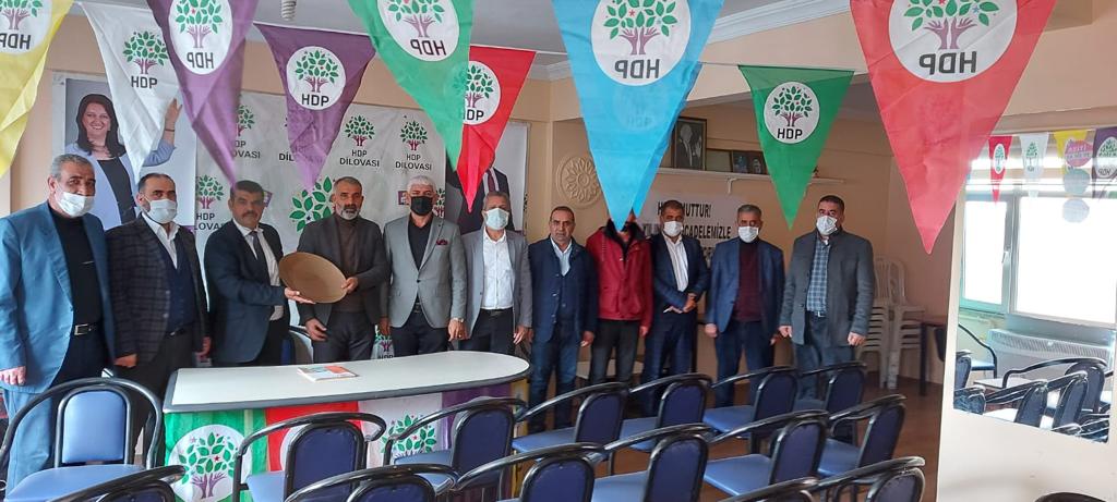 KADİR DEMİR HEMŞERİLERİNİ MİSAFİR ETTİ.