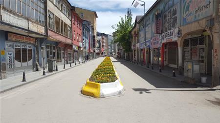 Ağrı'da yasağın ardından cadde ve sokaklar sessiz…