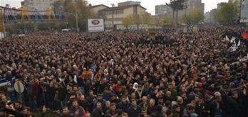 Tahir Elçi’yi son yolculuğuna yüz binler uğurladı