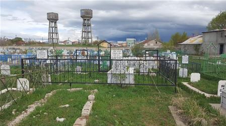 Ağrı'da bayramın ilk günü mezarlıklarda sessizlik hâkim oldu.
